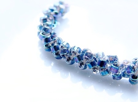 Climbing bracelet in steel blue lined AB